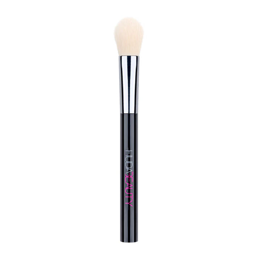 Huda Beauty . Glow Highlighter Brush,